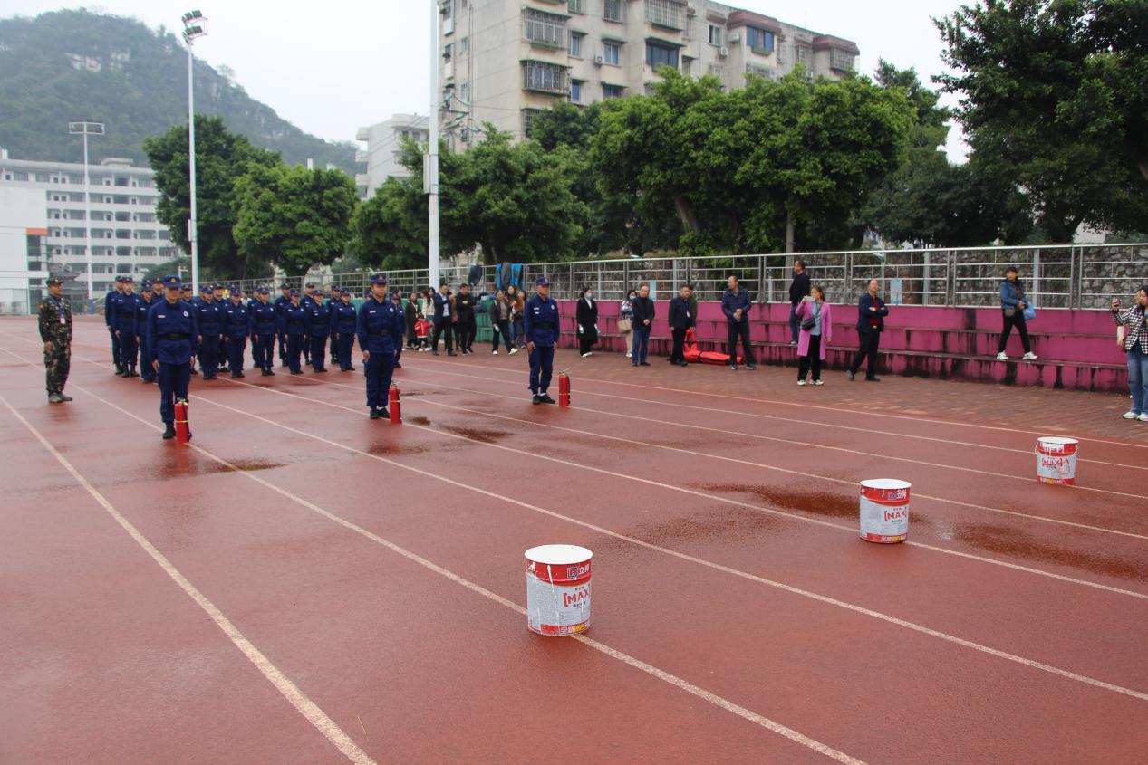 7.李永刚一行现场观摩广西商校消防技术工程培养方向实训教学