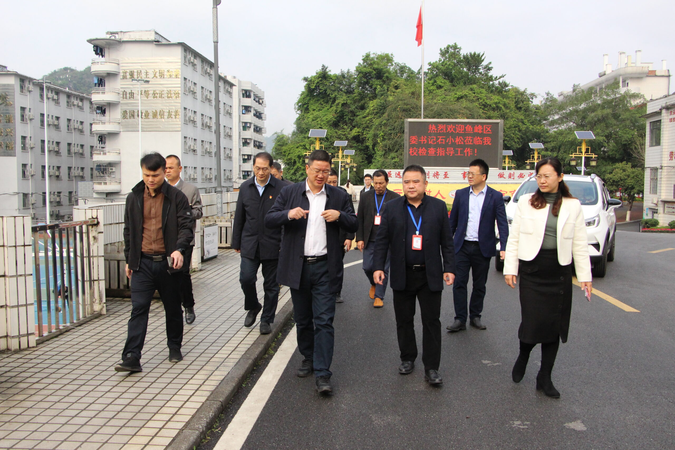 1.听取学校领导有关文明城市创建工作汇报