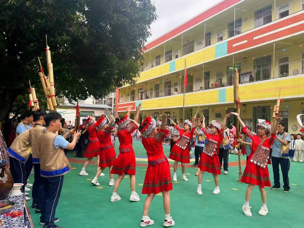 芦笙奏响民族韵，校企共传非遗情